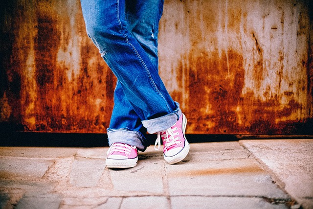 publicdomainarchive-feet-349687_640