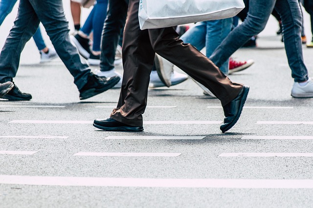 wal_172619-pedestrian-8037900_640